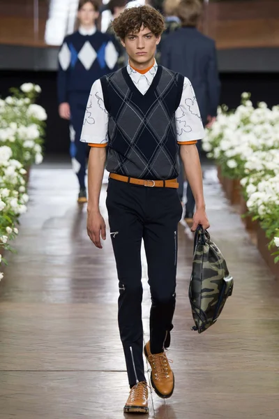 Look 12